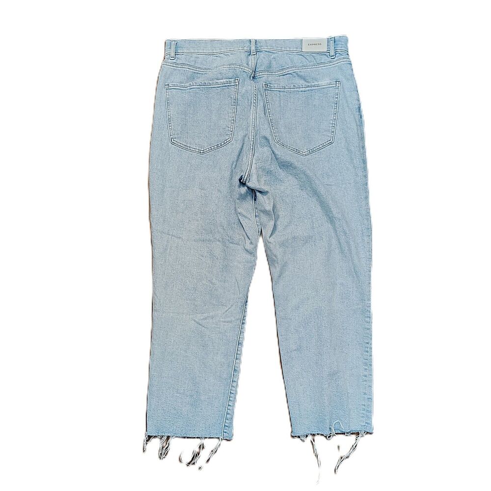 Express Mom Jean Super High Rise Crop Size 12 Light Wash Distressed Raw Hem - Picture 3 of 6